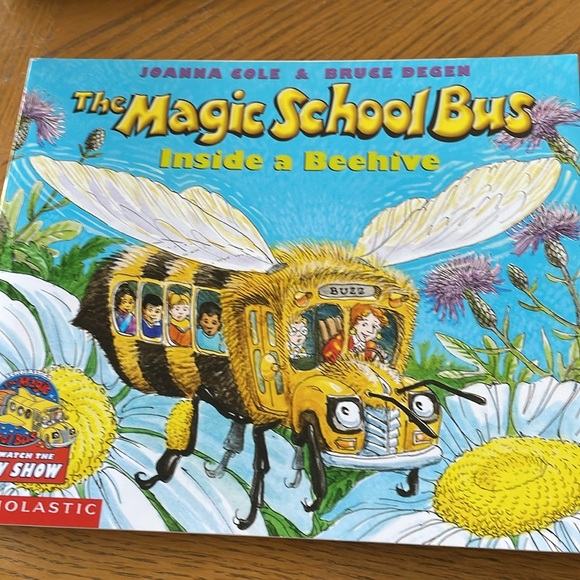 The Magic School Bus 4 Books - Picture 2 of 5